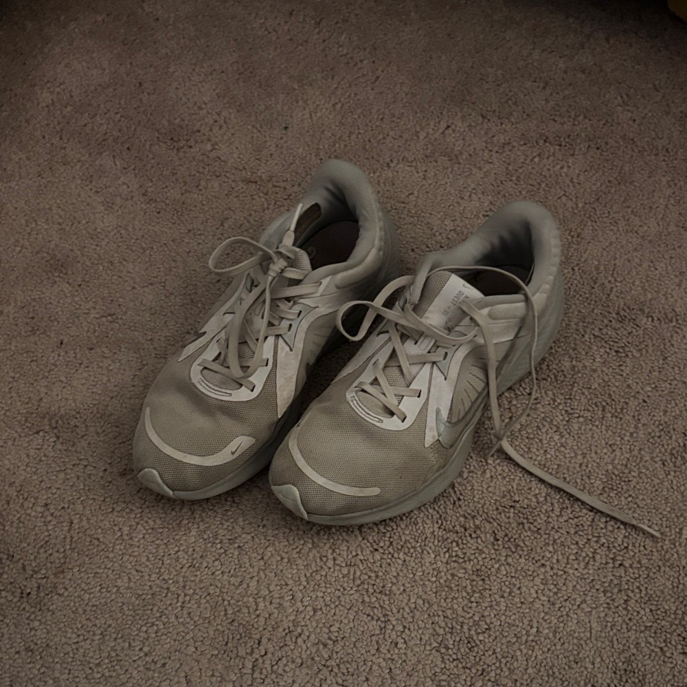 Nike Womens Gray Sneakers